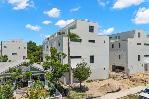 Adosado en venta en Saint Petersburg, Florida, 3 dormitorios, 217.95 m2 № 2120771 - foto 3