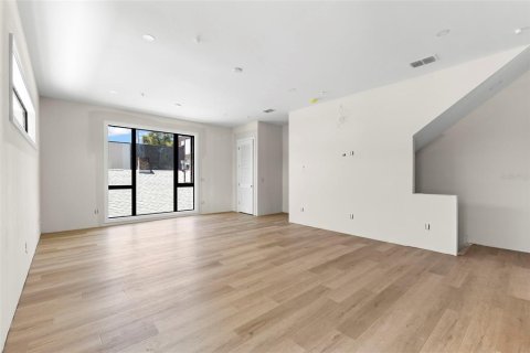 Adosado en venta en Saint Petersburg, Florida, 3 dormitorios, 217.95 m2 № 2120771 - foto 10