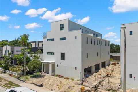Townhouse in Saint Petersburg, Florida 3 bedrooms, 217.95 sq.m. № 2120771