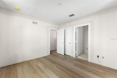 Adosado en venta en Saint Petersburg, Florida, 3 dormitorios, 217.95 m2 № 2120771 - foto 20