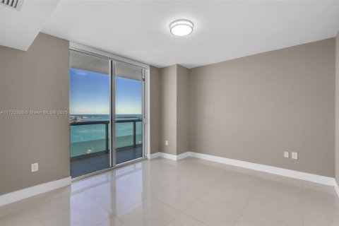 Condo in Miami, Florida, 3 bedrooms  № 1977192 - photo 17