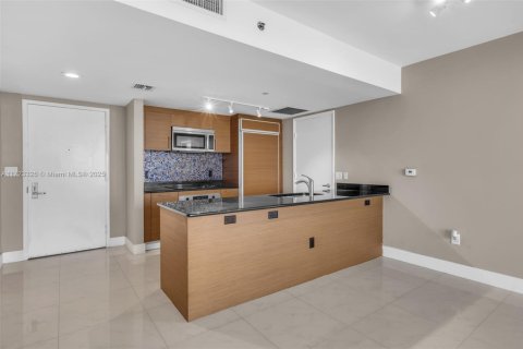 Condo in Miami, Florida, 3 bedrooms  № 1977192 - photo 6