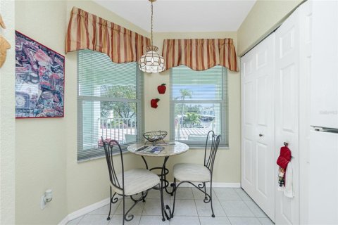 Condo in North Port, Florida, 2 bedrooms  № 1517740 - photo 21