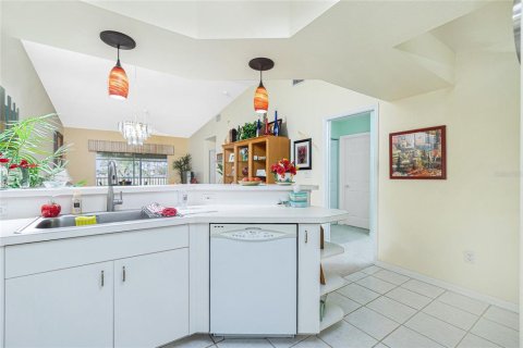 Condo in North Port, Florida, 2 bedrooms  № 1517740 - photo 23