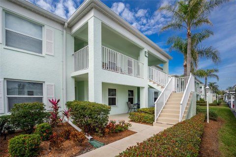 Condo in North Port, Florida, 2 bedrooms  № 1517740 - photo 1