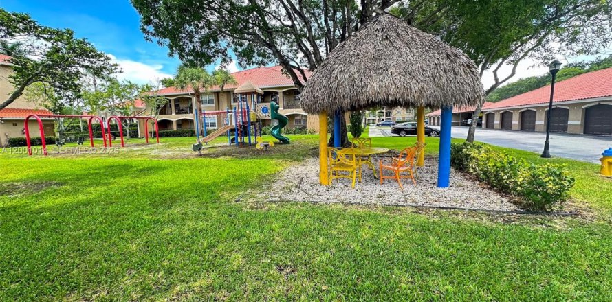 Condo in Pembroke Pines, Florida, 2 bedrooms  № 2067789