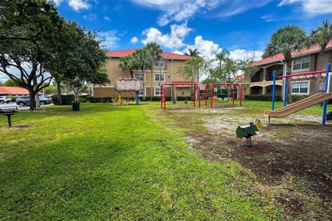 Condo in Pembroke Pines, Florida, 2 bedrooms  № 2067789 - photo 2
