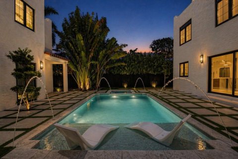 House in West Palm Beach, Florida 4 bedrooms, 247.68 sq.m. № 2147387 - photo 6
