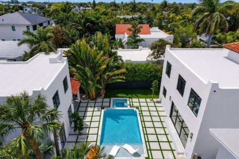 House in West Palm Beach, Florida 4 bedrooms, 247.68 sq.m. № 2147387