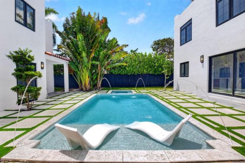 House in West Palm Beach, Florida 4 bedrooms, 247.68 sq.m. № 2147387 - photo 5