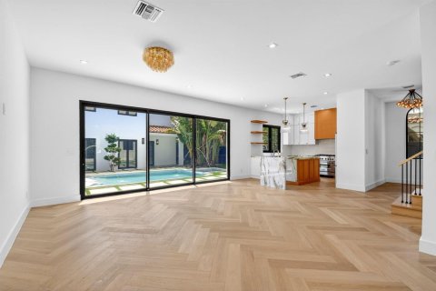 House in West Palm Beach, Florida 4 bedrooms, 247.68 sq.m. № 2147387 - photo 9