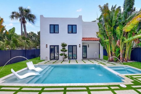 House in West Palm Beach, Florida 4 bedrooms, 247.68 sq.m. № 2147387 - photo 7