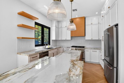 House in West Palm Beach, Florida 4 bedrooms, 247.68 sq.m. № 2147387 - photo 11