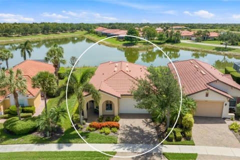 House in Venice, Florida 2 bedrooms, 146.69 sq.m. № 2223696