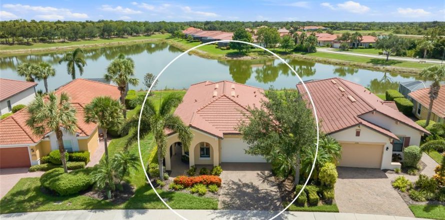 House in Venice, Florida 2 bedrooms, 146.69 sq.m. № 2223696
