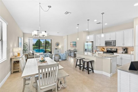 House in Venice, Florida 2 bedrooms, 146.69 sq.m. № 2223696 - photo 5
