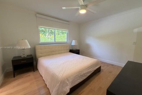 Villa ou maison à louer à Coral Gables, Floride: 3 chambres, 175.21 m2 № 1976642 - photo 11