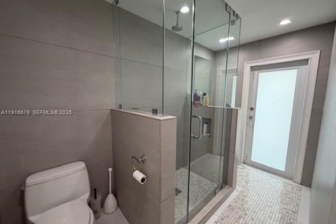 Villa ou maison à louer à Coral Gables, Floride: 3 chambres, 175.21 m2 № 1976642 - photo 6