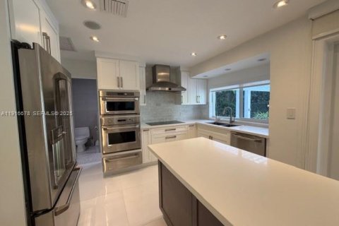 Villa ou maison à louer à Coral Gables, Floride: 3 chambres, 175.21 m2 № 1976642 - photo 5