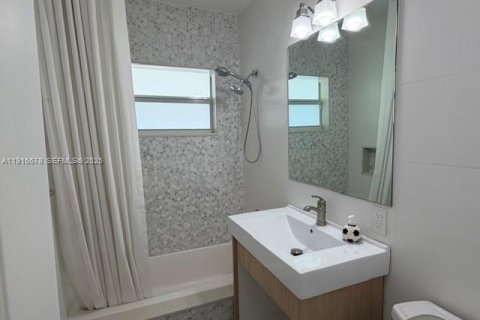 Villa ou maison à louer à Coral Gables, Floride: 3 chambres, 175.21 m2 № 1976642 - photo 9