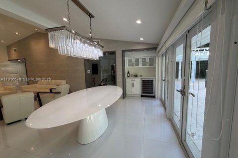 Villa ou maison à louer à Coral Gables, Floride: 3 chambres, 175.21 m2 № 1976642 - photo 3