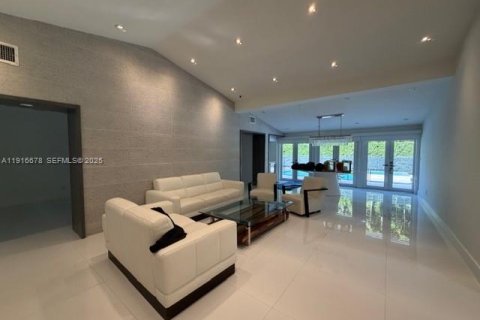 Villa ou maison à louer à Coral Gables, Floride: 3 chambres, 175.21 m2 № 1976642 - photo 2