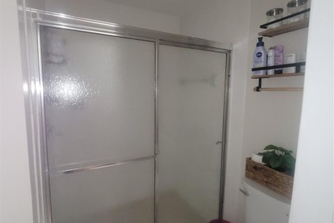 Снять в аренду таунхаус в Пемброк-Пайнс, Флорида 3 спальни, 129.41м2, № 991915 - фото 1
