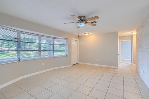 Villa ou maison à vendre à Miramar, Floride: 3 chambres, 148.64 m2 № 1665596 - photo 4