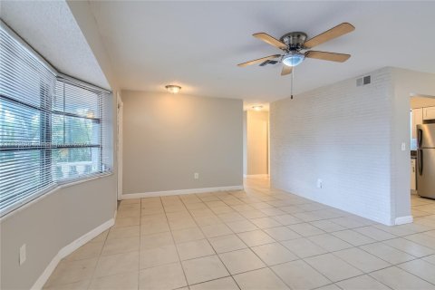 Villa ou maison à vendre à Miramar, Floride: 3 chambres, 148.64 m2 № 1665596 - photo 5