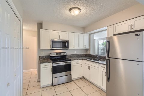 Villa ou maison à vendre à Miramar, Floride: 3 chambres, 148.64 m2 № 1665596 - photo 8