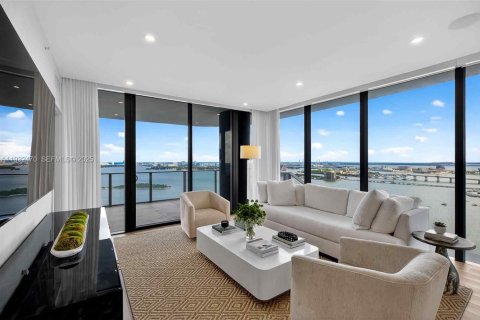 Снять в аренду кондоминиум в Майами, Флорида 4 спальни, 239.87м2, № 1991043 - фото 2