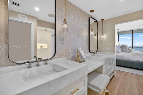 Снять в аренду кондоминиум в Майами, Флорида 4 спальни, 239.87м2, № 1991043 - фото 28