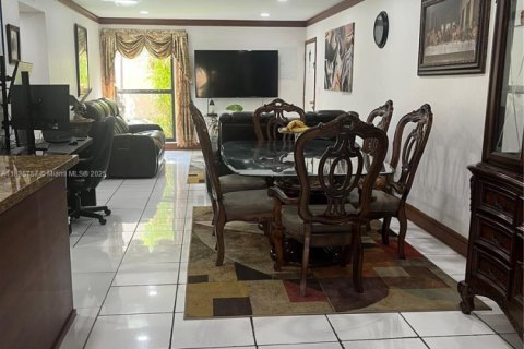 Condo in Sweetwater, Florida, 3 bedrooms  № 1981466 - photo 4