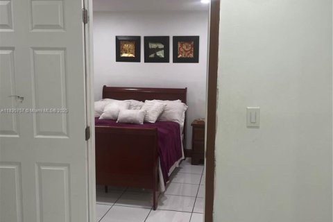 Condo in Sweetwater, Florida, 3 bedrooms  № 1981466 - photo 8