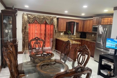 Condo in Sweetwater, Florida, 3 bedrooms  № 1981466 - photo 5