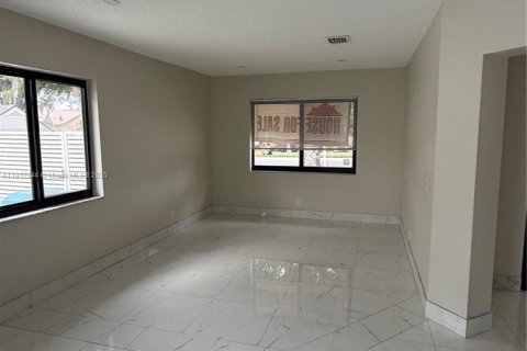 Casa en alquiler en Miami, Florida, 3 dormitorios, 160.07 m2 № 1973905 - foto 9