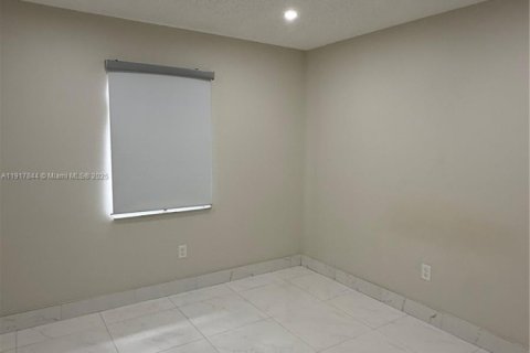 Casa en alquiler en Miami, Florida, 3 dormitorios, 160.07 m2 № 1973905 - foto 11