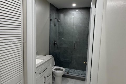 Casa en alquiler en Miami, Florida, 3 dormitorios, 160.07 m2 № 1973905 - foto 13