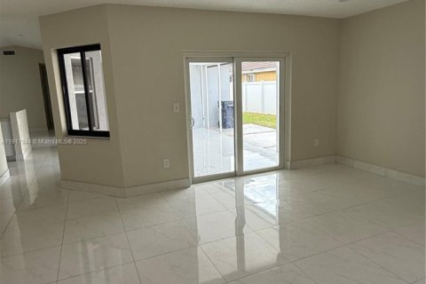 Casa en alquiler en Miami, Florida, 3 dormitorios, 160.07 m2 № 1973905 - foto 5