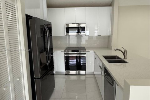 Casa en alquiler en Miami, Florida, 3 dormitorios, 160.07 m2 № 1973905 - foto 7