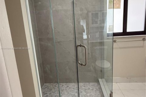 Casa en alquiler en Miami, Florida, 3 dormitorios, 160.07 m2 № 1973905 - foto 17