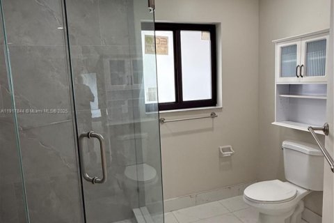 Casa en alquiler en Miami, Florida, 3 dormitorios, 160.07 m2 № 1973905 - foto 16