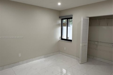 Casa en alquiler en Miami, Florida, 3 dormitorios, 160.07 m2 № 1973905 - foto 10