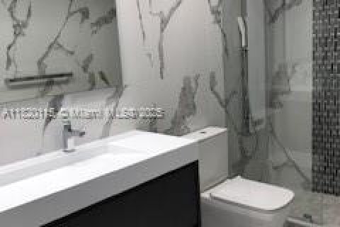 Condo in Sunny Isles Beach, Florida, 1 bedroom  № 1779720 - photo 30