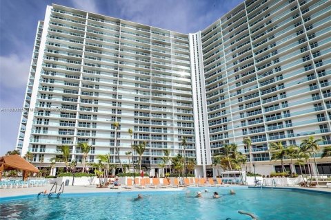 Condo in Sunny Isles Beach, Florida, 1 bedroom  № 1779720 - photo 1