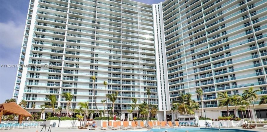 Condo in Sunny Isles Beach, Florida, 1 bedroom  № 1779720