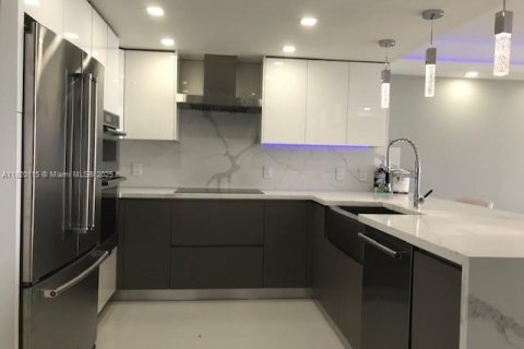 Condo in Sunny Isles Beach, Florida, 1 bedroom  № 1779720 - photo 6