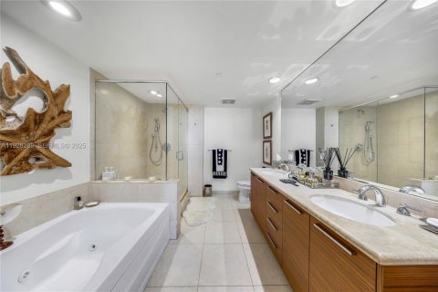 Купить кондоминиум в Майами, Флорида 2 спальни, 116.69м2, № 1987154 - фото 14