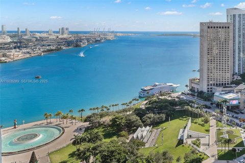 Купить кондоминиум в Майами, Флорида 2 спальни, 116.69м2, № 1987154 - фото 2