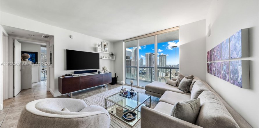 Кондоминиум с 2 спальнями в Майами, Флорида № 1987154